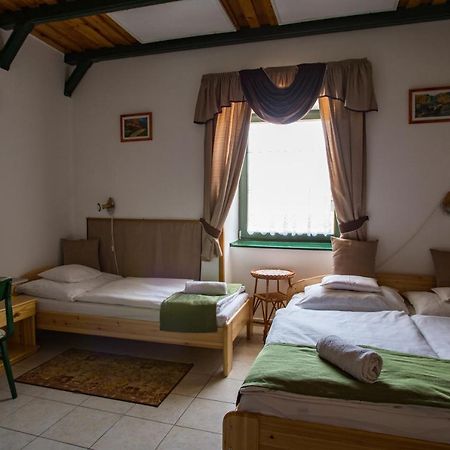 Piros Ponty Panzio Bed & Breakfast Poroszlo Exterior photo