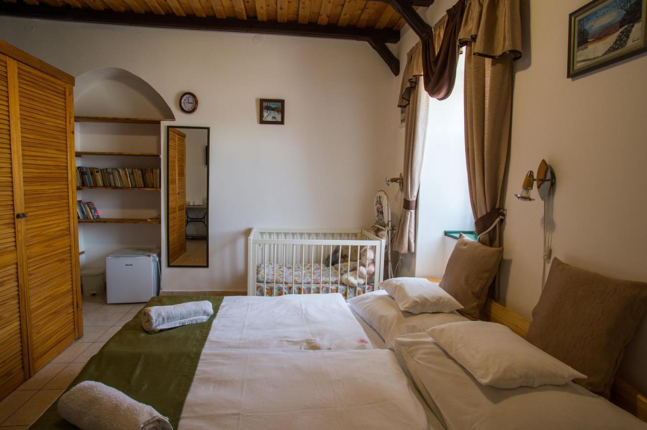 Piros Ponty Panzio Bed & Breakfast Poroszlo Exterior photo