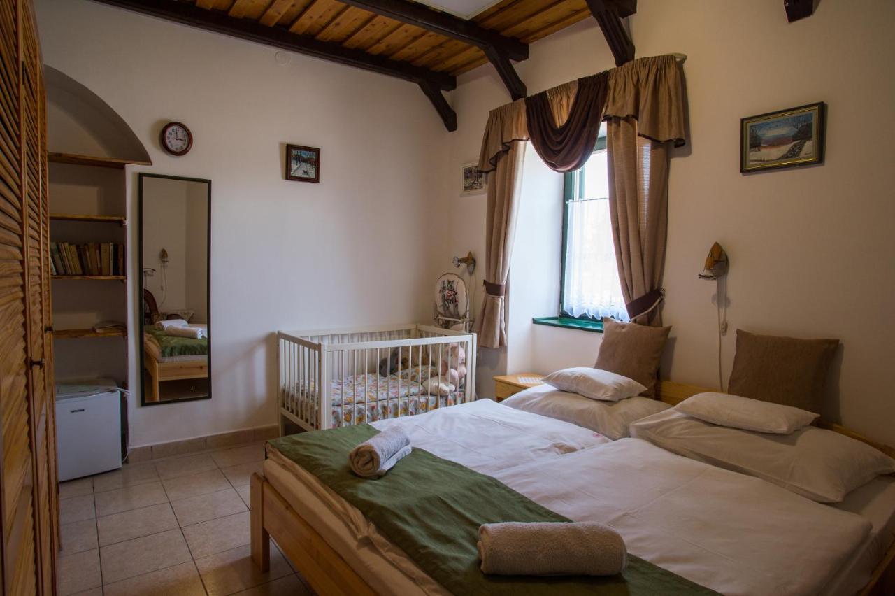 Piros Ponty Panzio Bed & Breakfast Poroszlo Exterior photo